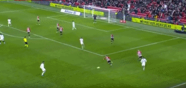 [图]法甲-门德斯破门杜埃伤退 巴黎1-1洛里昂领跑